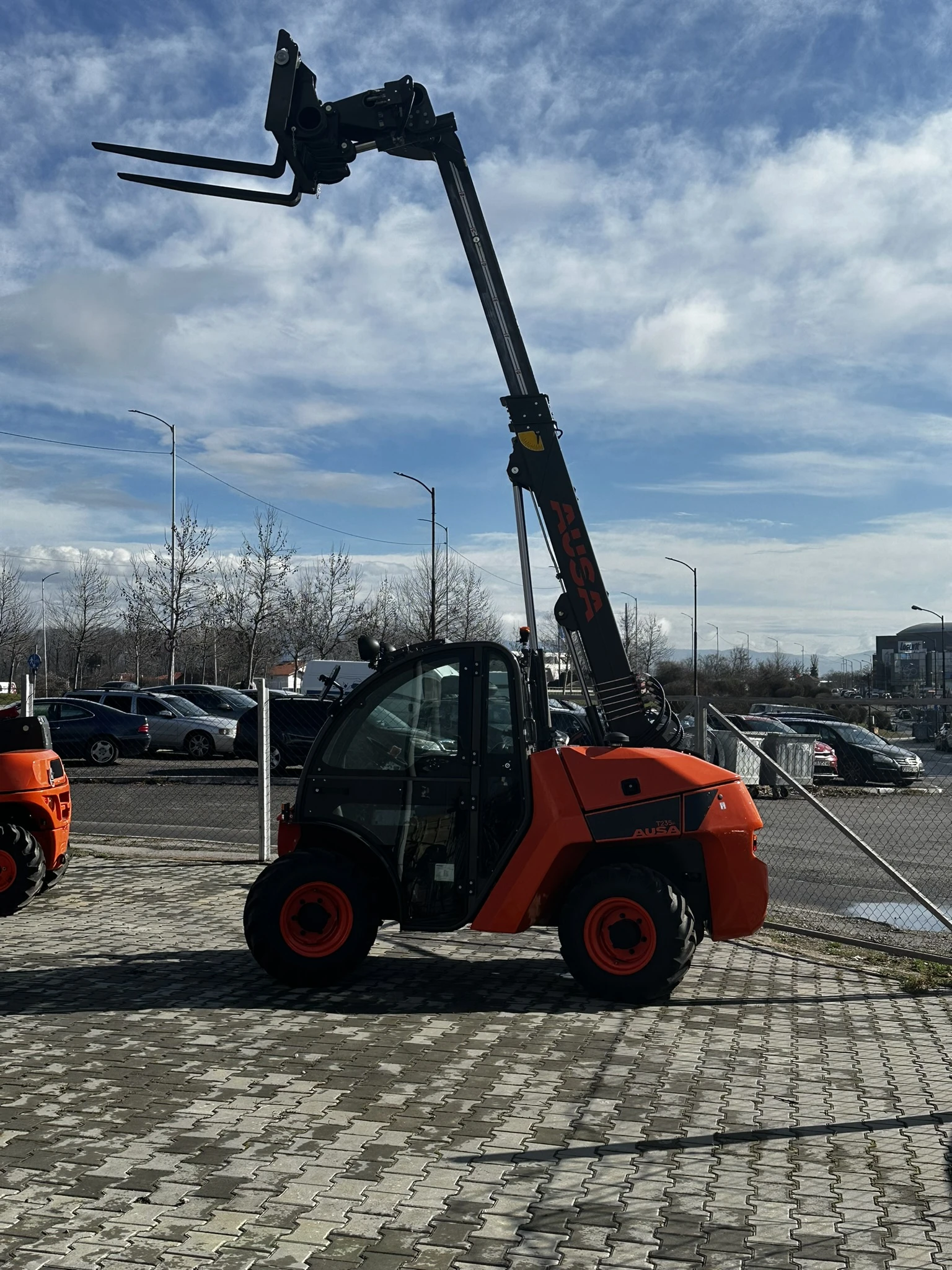 Телескопичен товарач Ausa T235H - изображение 5