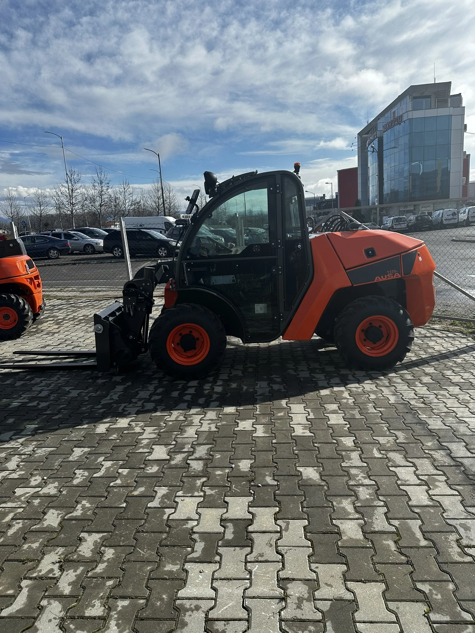   Ausa T235H | Mobile.bg   1