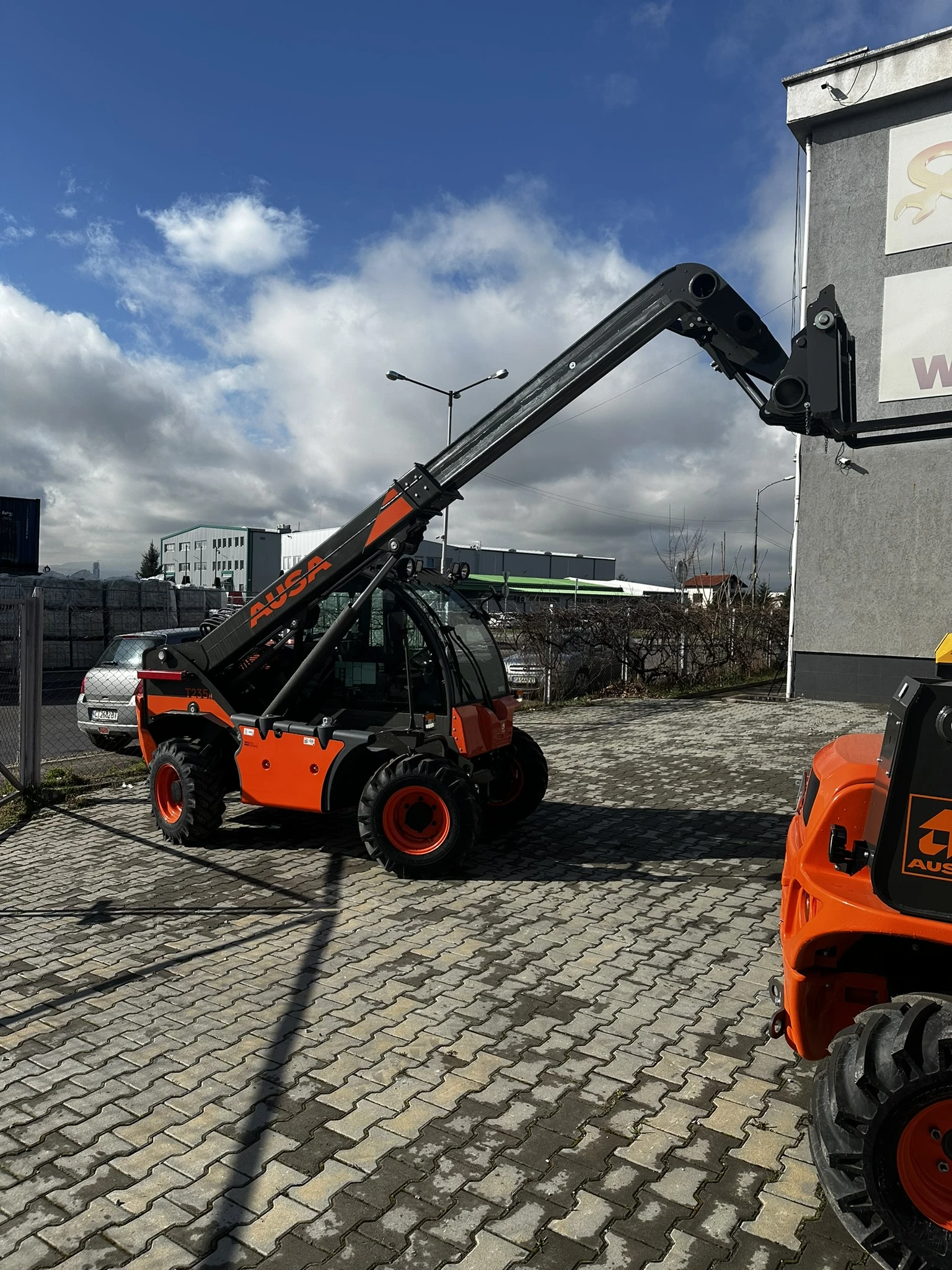 Телескопичен товарач Ausa T235H - изображение 4