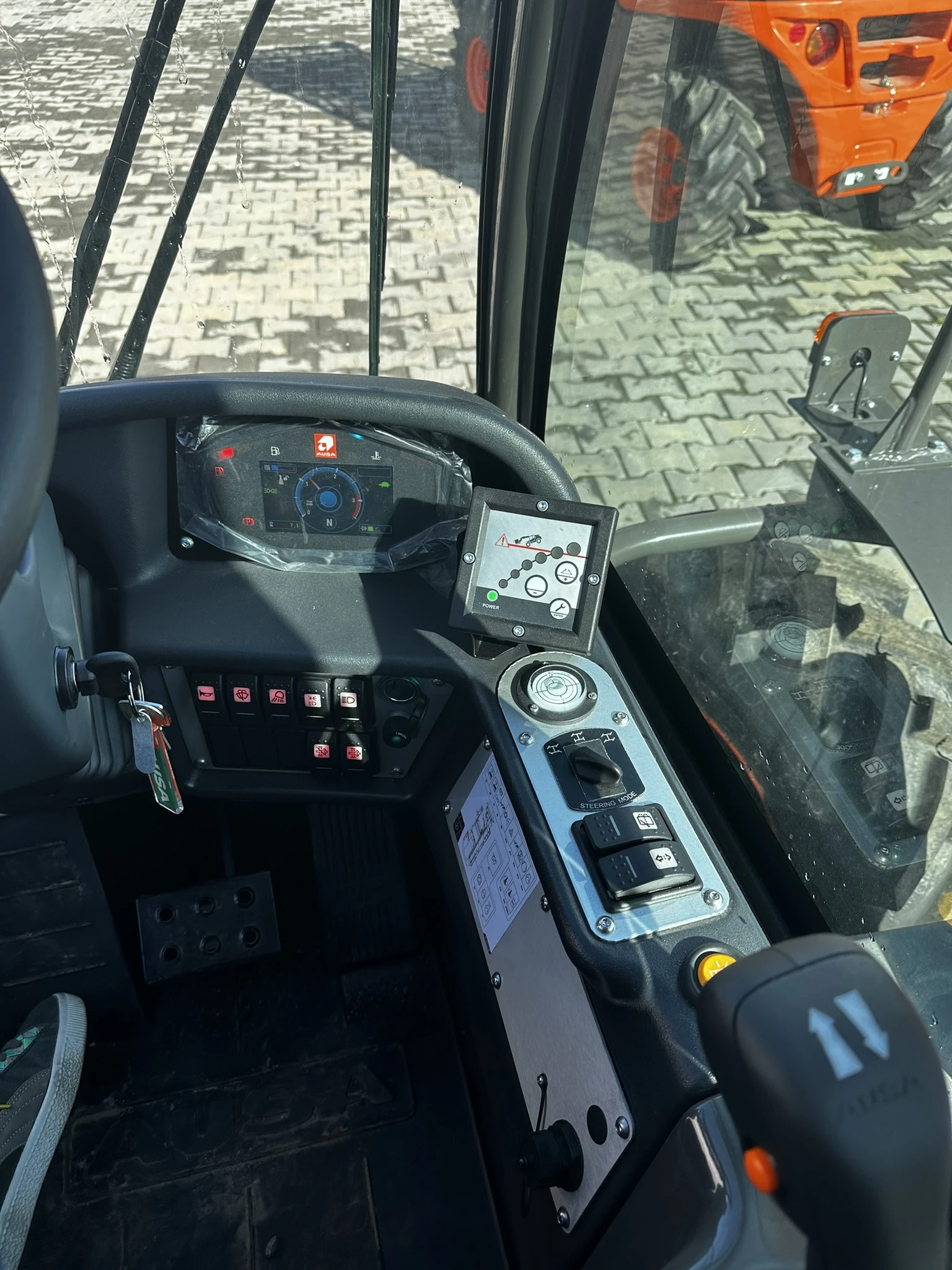 Телескопичен товарач Ausa T235H - изображение 8