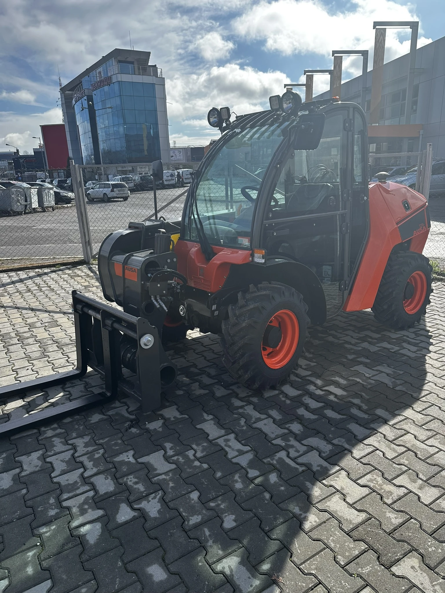 Телескопичен товарач Ausa T235H - изображение 2