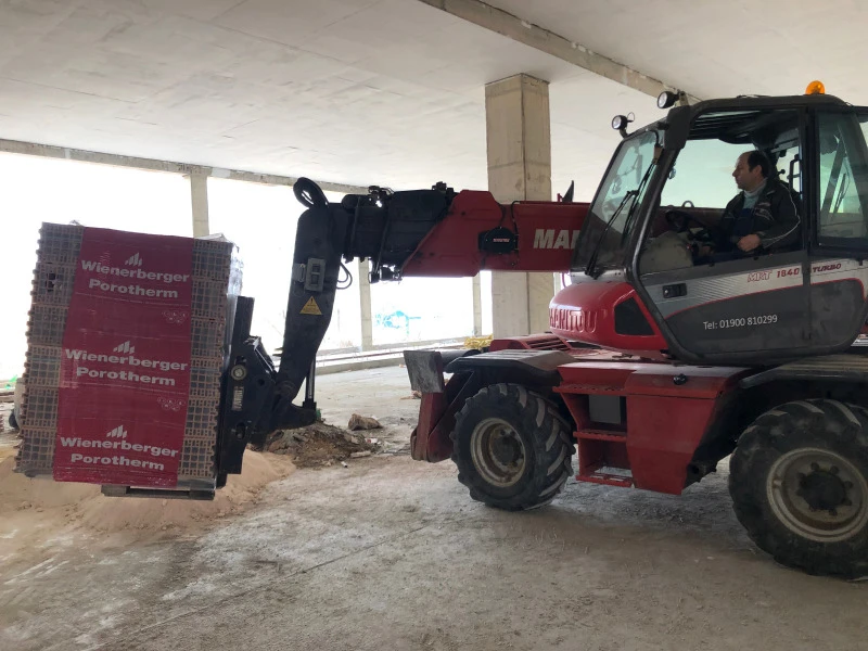 Телескопични товарачи Manitou MRT 1840, снимка 3 - Индустриална техника - 45513429