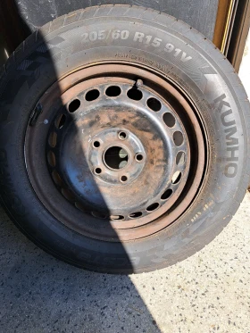 Гуми с джанти Kumho 205/60R15, снимка 1 - Гуми и джанти - 49437623