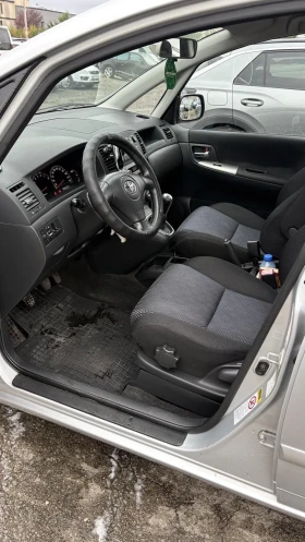 Toyota Corolla verso, снимка 3