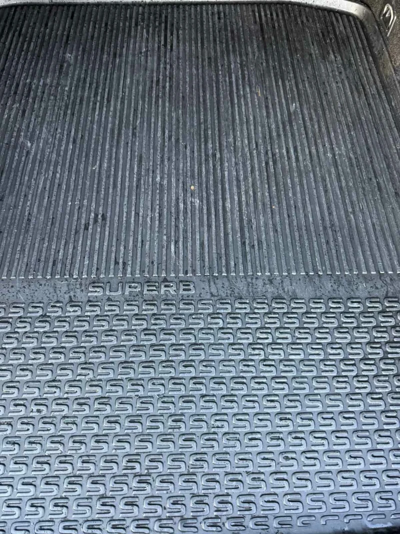 Skoda Superb 2.0TDI DSG, снимка 15 - Автомобили и джипове - 52967288