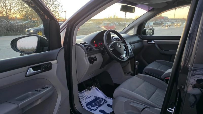 VW Touran 2.0d/140hp/8kl/FACCE LIFT, снимка 6 - Автомобили и джипове - 53297731