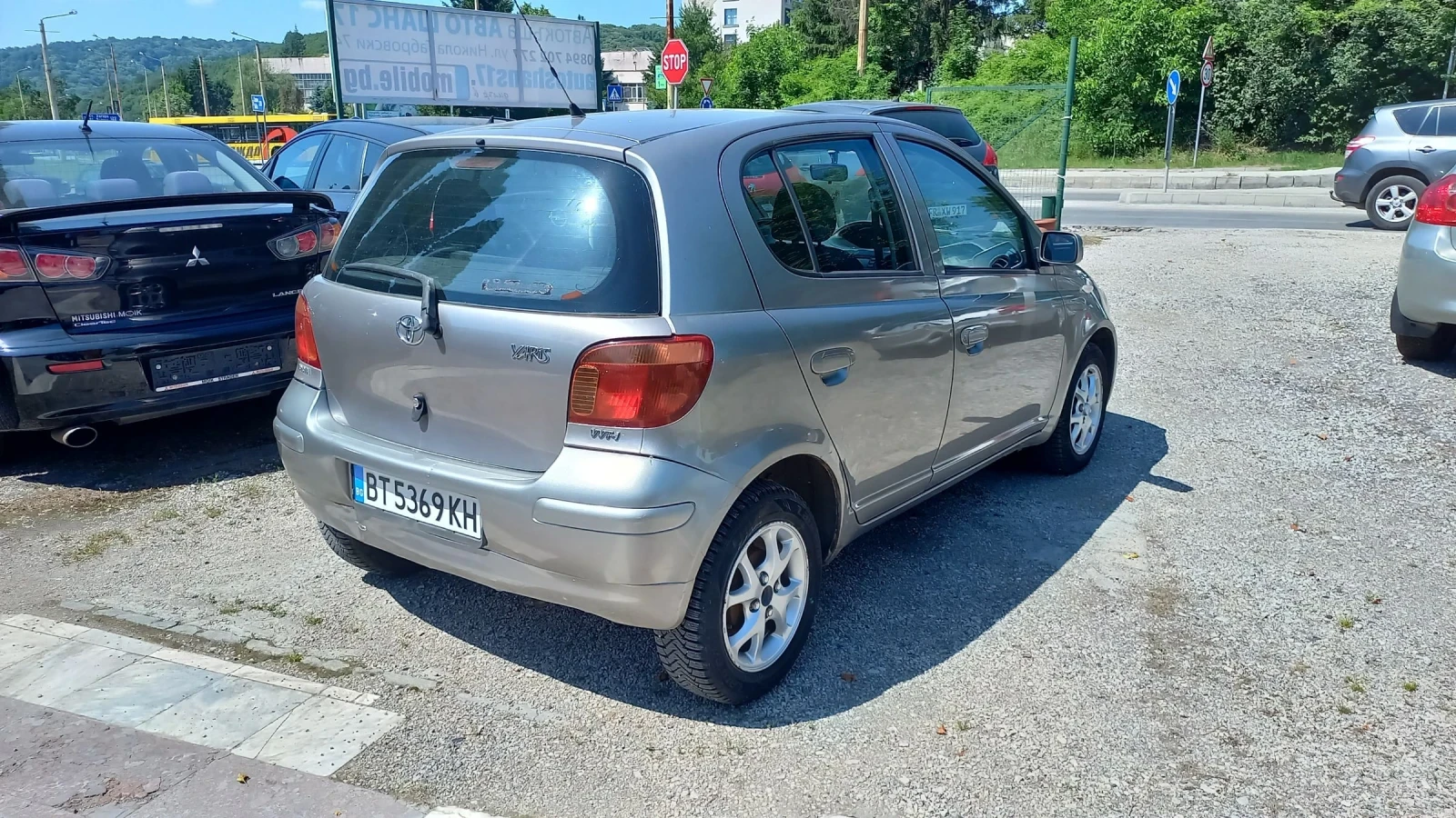 Toyota Yaris 1, 0i 65к.с - изображение 5