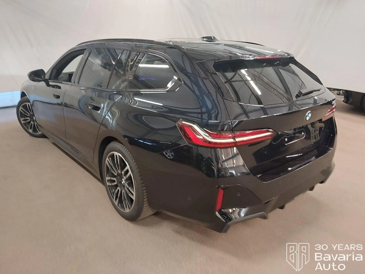BMW 520 i Touring M Sport Paket Steptronic - изображение 2
