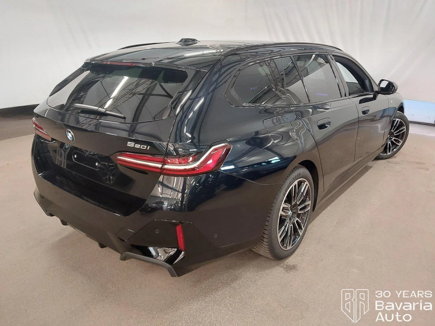 BMW 520 i Touring M Sport Paket Steptronic - изображение 3