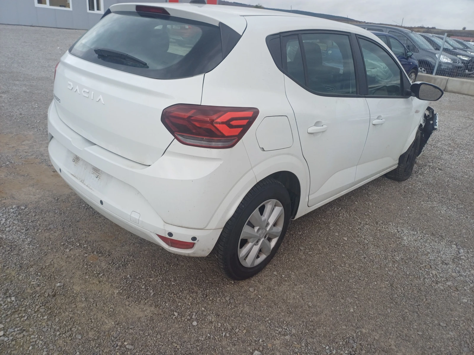 Dacia Sandero  - изображение 3