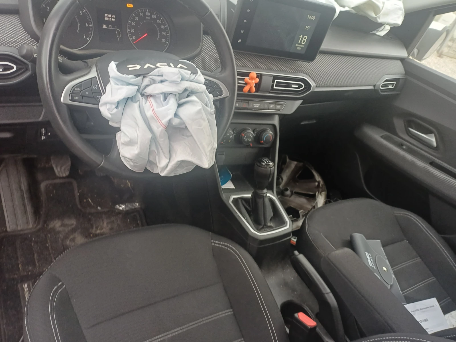 Dacia Sandero  - изображение 6