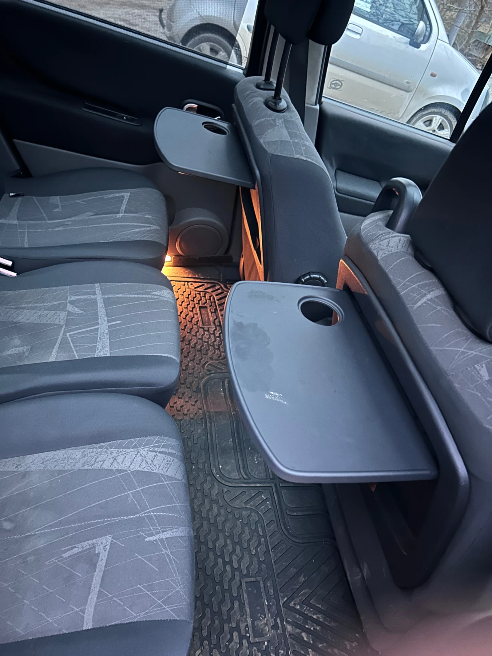 Renault Scenic 1.9, снимка 11 - Автомобили и джипове - 53622308