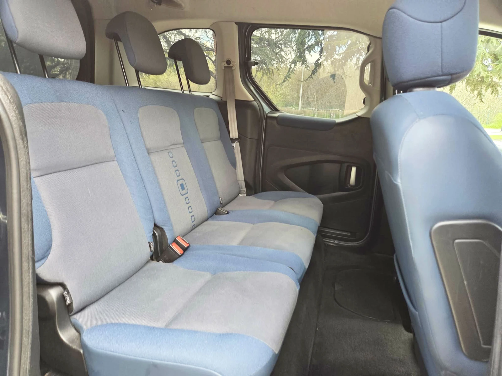 Citroen Berlingo 1.6 е-HDI/КЛИМА, снимка 6 - Автомобили и джипове - 54246772