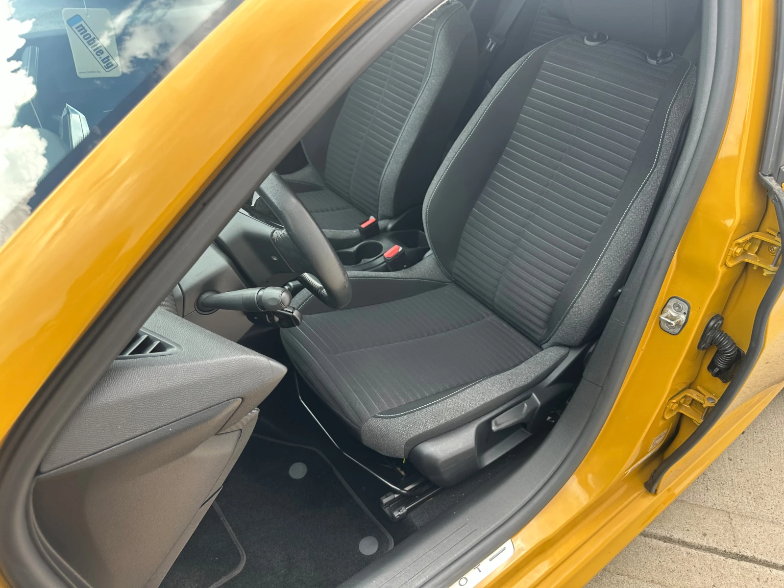 Peugeot 208 1.2i STYLE, снимка 12 - Автомобили и джипове - 55825065