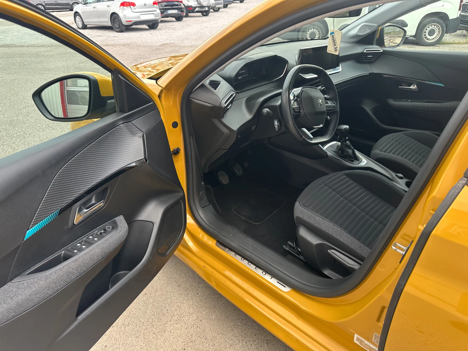 Peugeot 208 1.2i STYLE, снимка 9 - Автомобили и джипове - 55825065