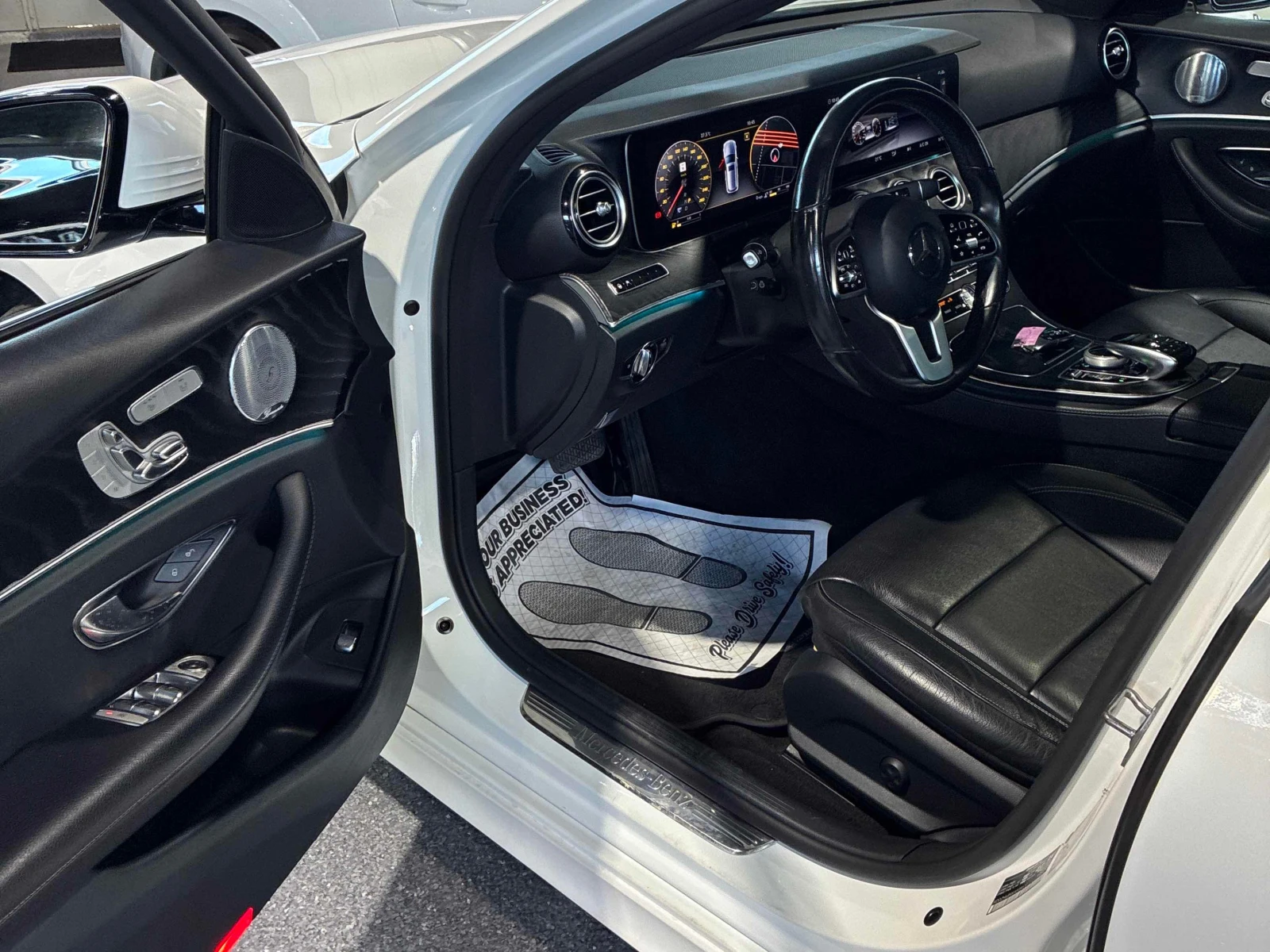 Mercedes-Benz E 450 4MATIC * AMG PACK* ДИСТРОНИК* 360 КАМЕРА* BURMESTE, снимка 7 - Автомобили и джипове - 56137592