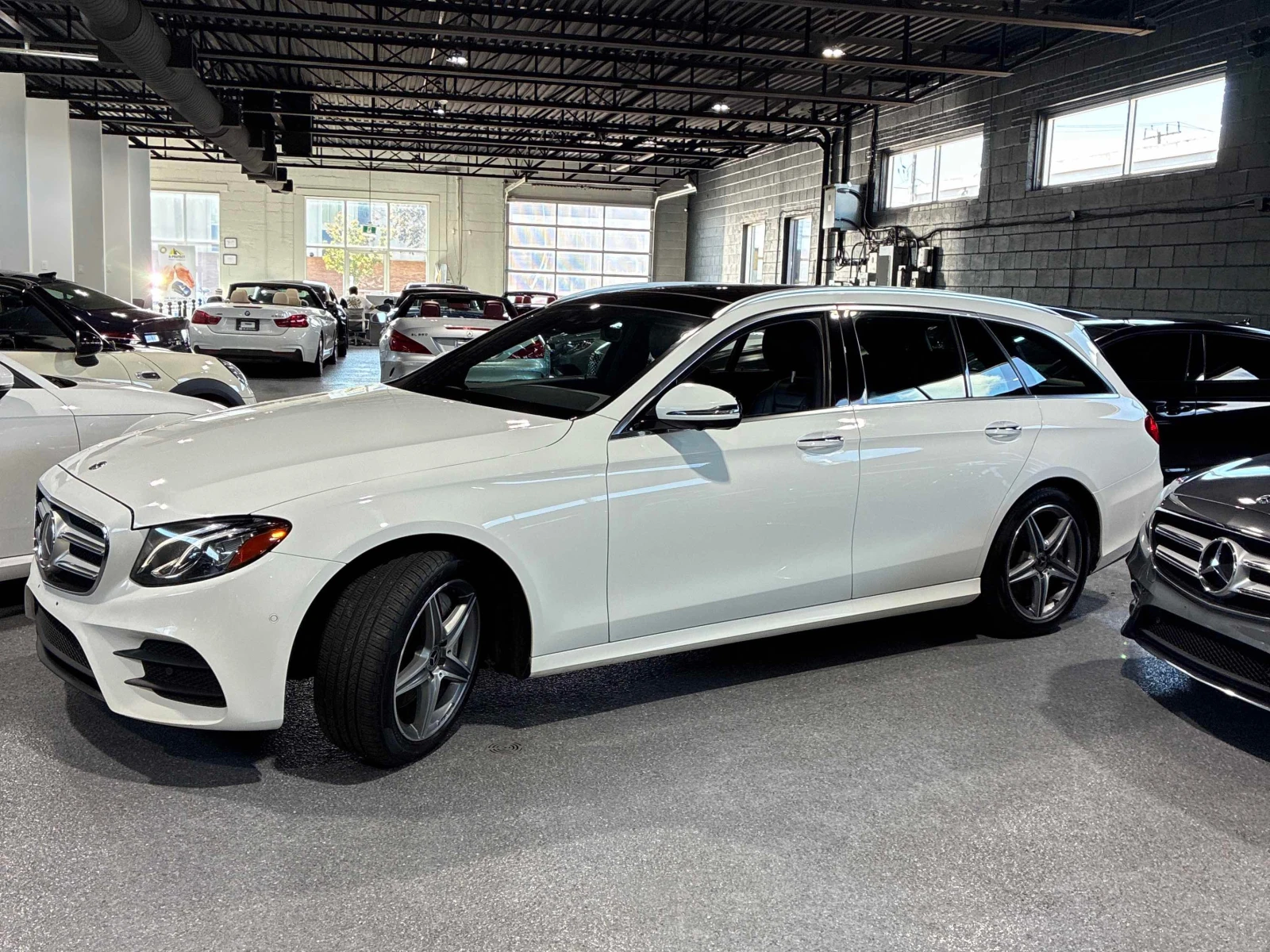 Mercedes-Benz E 450 4MATIC * AMG PACK* ДИСТРОНИК* 360 КАМЕРА* BURMESTE, снимка 3 - Автомобили и джипове - 56137592