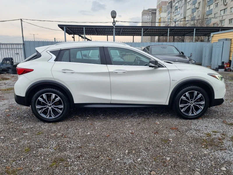 Infiniti QX30 2.0T AWD Premium* Distronic* KEYLESS* Lane Assist*, снимка 4 - Автомобили и джипове - 52638115