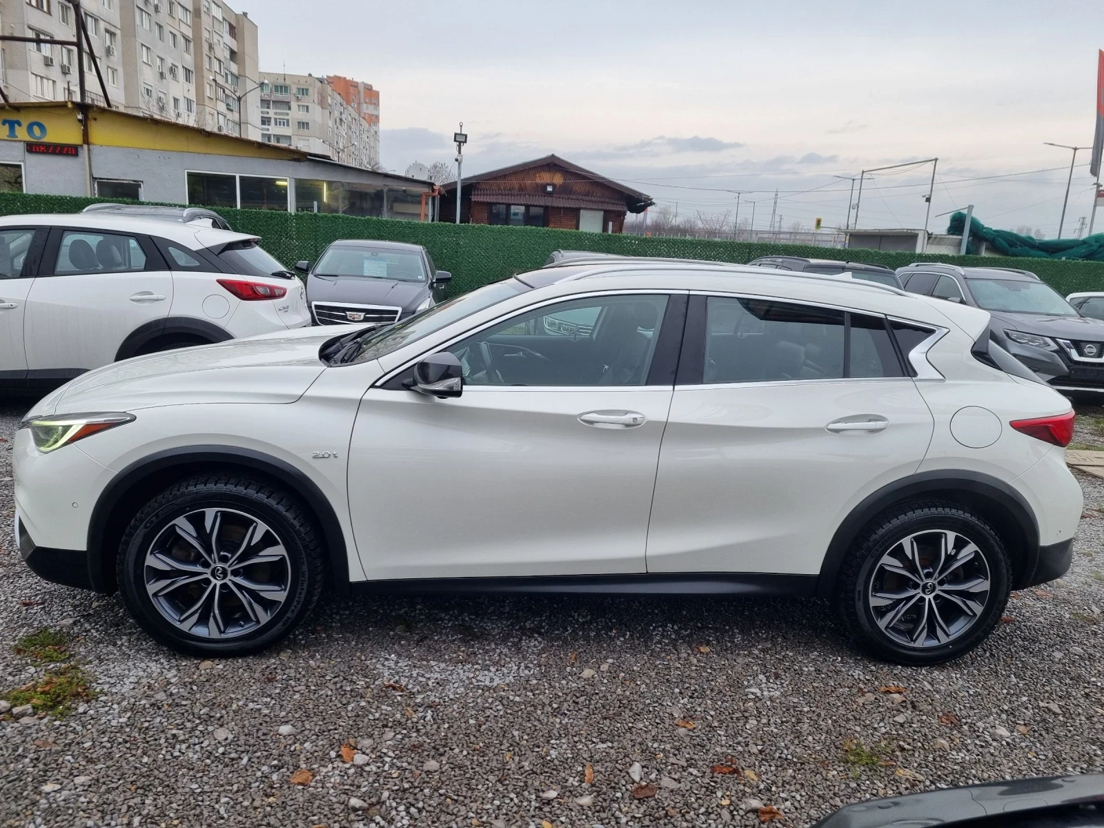 Infiniti QX30 2.0T AWD Premium* Distronic* KEYLESS* Lane Assist* - изображение 8