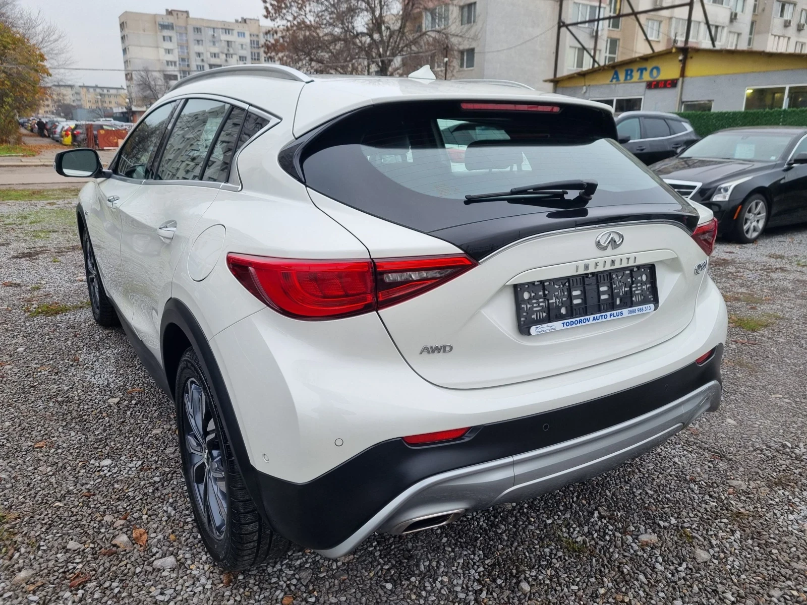 Infiniti QX30 2.0T AWD Premium* Distronic* KEYLESS* Lane Assist* - изображение 7
