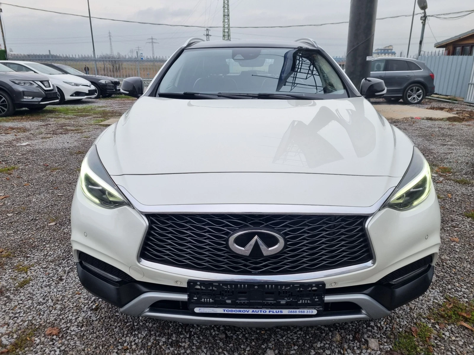 Infiniti QX30 2.0T AWD Premium* Distronic* KEYLESS* Lane Assist* - изображение 2