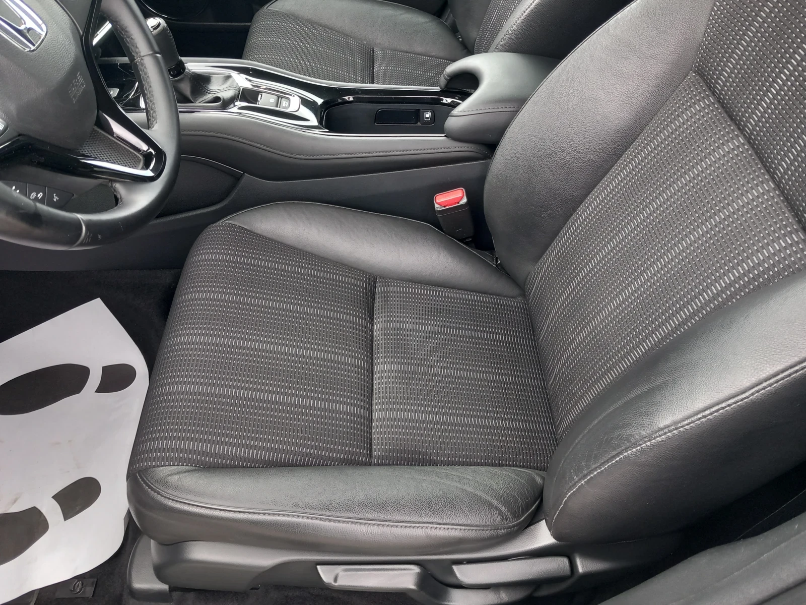 Honda Hr-v 1.6 Executive, снимка 9 - Автомобили и джипове - 54944519