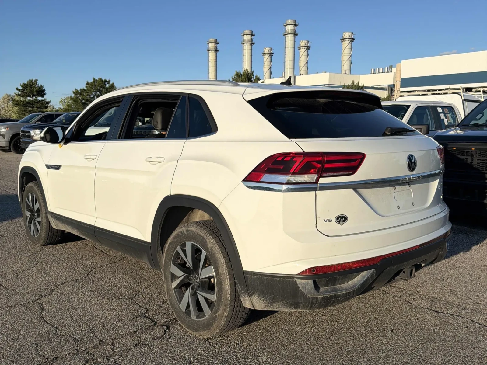 VW Atlas Cross Sport Comfortline * V6 * CARFAX, снимка 3 - Автомобили и джипове - 54963891