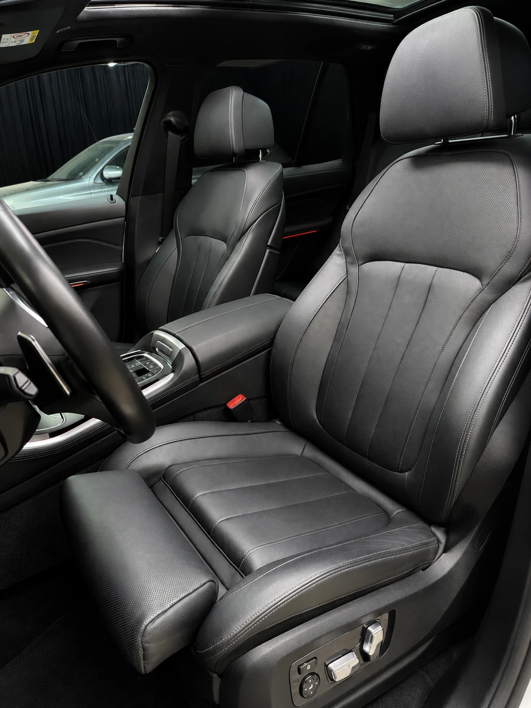 BMW X5 3.0D :: LASER::DISTRONIK::M PERFORMANCE:360:HARMAN, снимка 7 - Автомобили и джипове - 55499965
