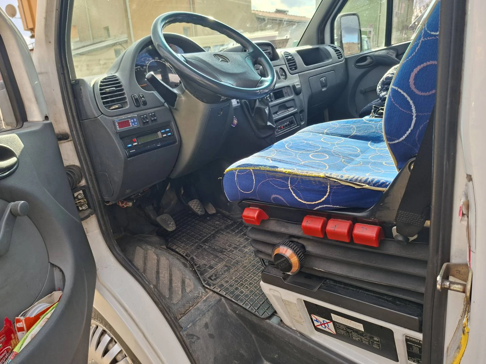 Mercedes-Benz 313, снимка 7 - Бусове и автобуси - 53721792