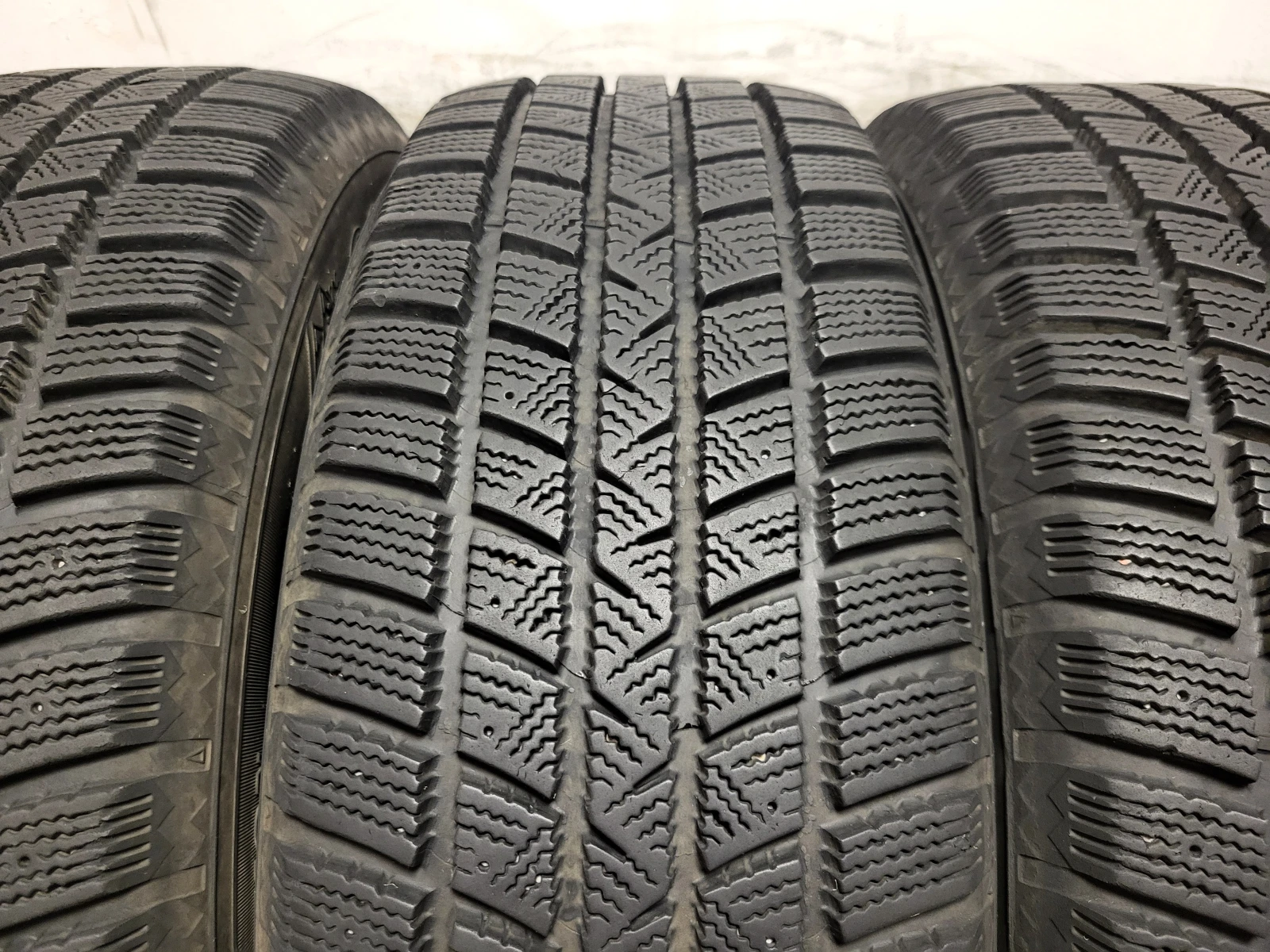 Гуми Зимни 225/60R17, снимка 4 - Гуми и джанти - 55991863