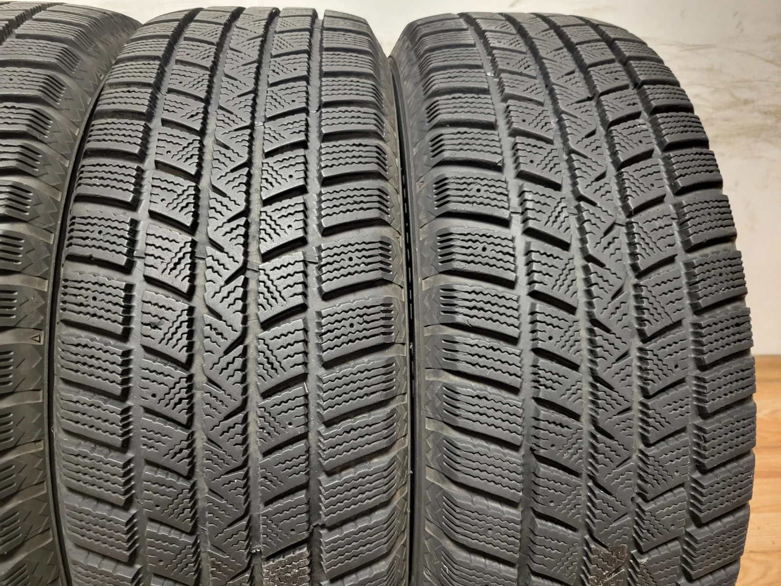 Гуми Зимни 225/60R17, снимка 3 - Гуми и джанти - 55991863