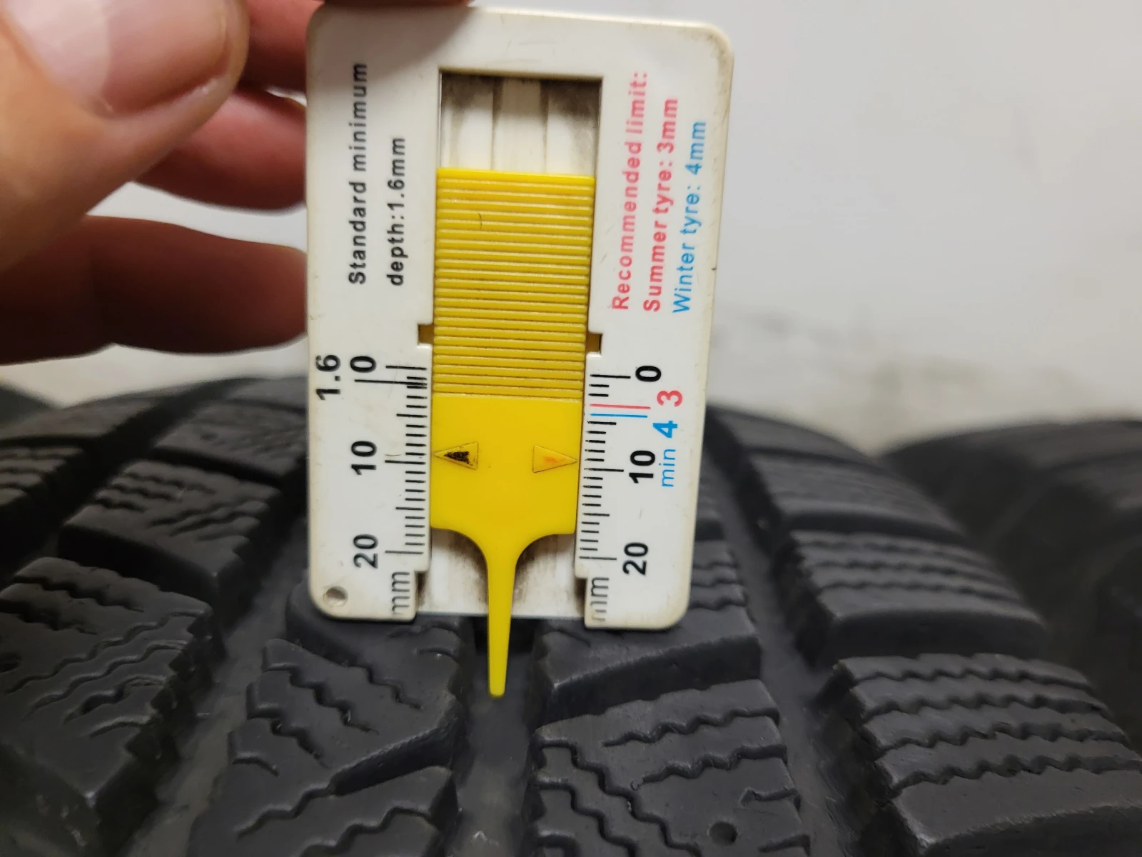 Гуми Зимни 225/60R17, снимка 5 - Гуми и джанти - 55991863