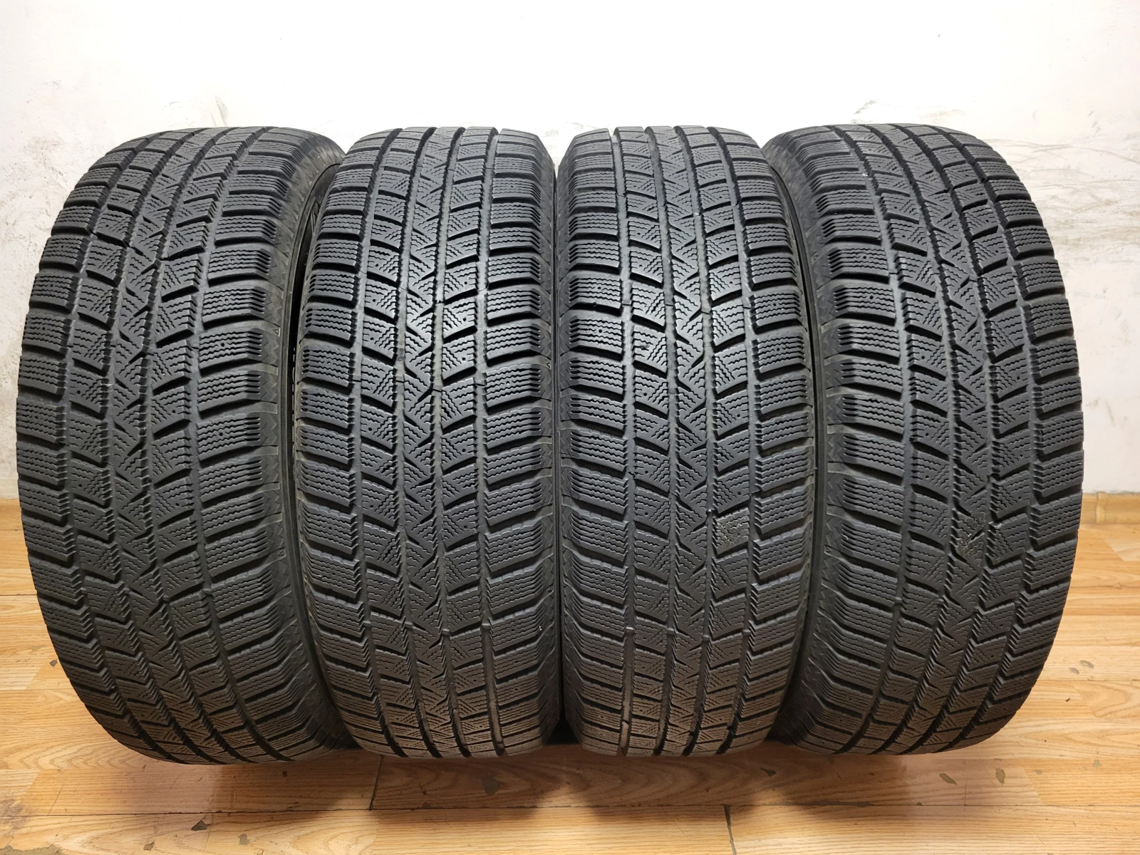 Гуми Зимни 225/60R17