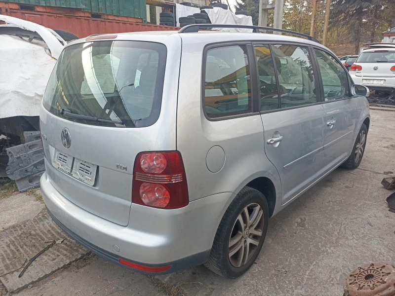 VW Touran 1.9, 2.0ТДИ 1, 6FSI, снимка 3 - Автомобили и джипове - 42710417