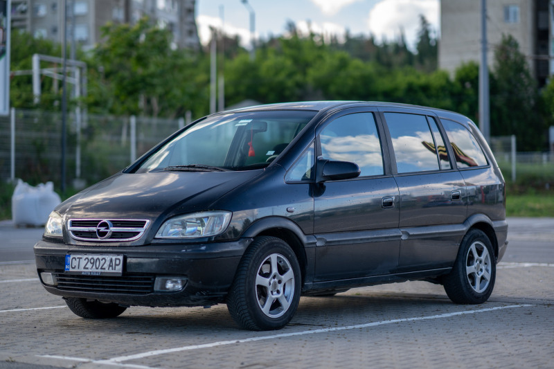 Opel Zafira, снимка 1 - Автомобили и джипове - 46352945