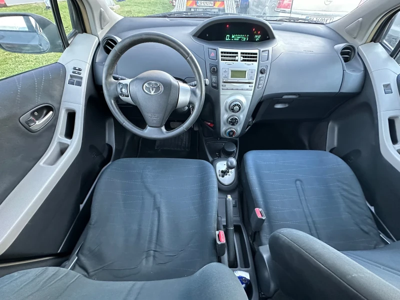 Toyota Yaris Автоматик 1.3 бензин, снимка 10 - Автомобили и джипове - 47907278