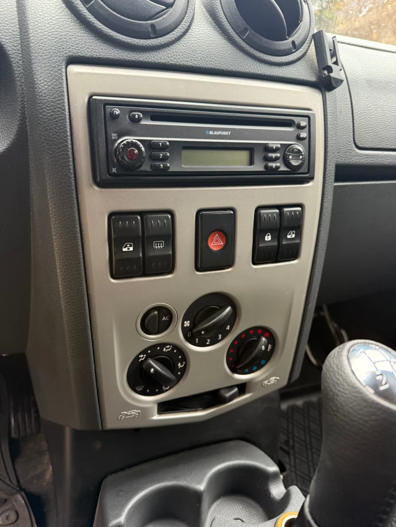 Dacia Logan, снимка 6 - Автомобили и джипове - 52476668