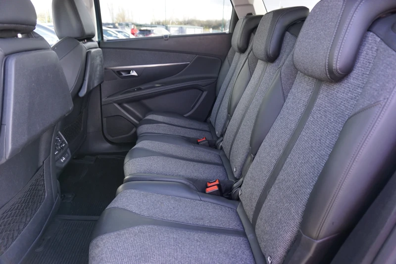 Peugeot 5008 1.2i/Автоматик/Ст.Таван/7места/Обслужен, снимка 10 - Автомобили и джипове - 52493612