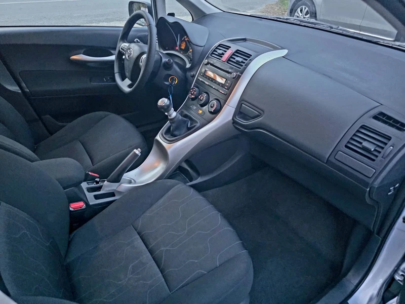 Toyota Auris, снимка 3 - Автомобили и джипове - 52554944