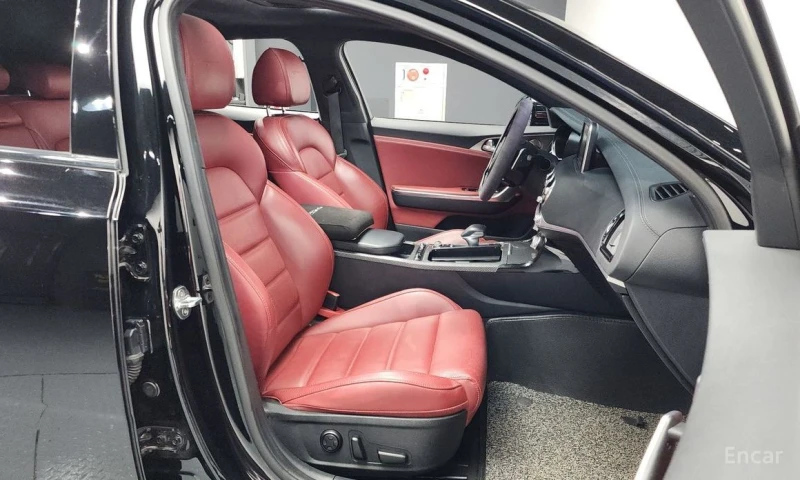 Kia Stinger, снимка 11 - Автомобили и джипове - 52810763