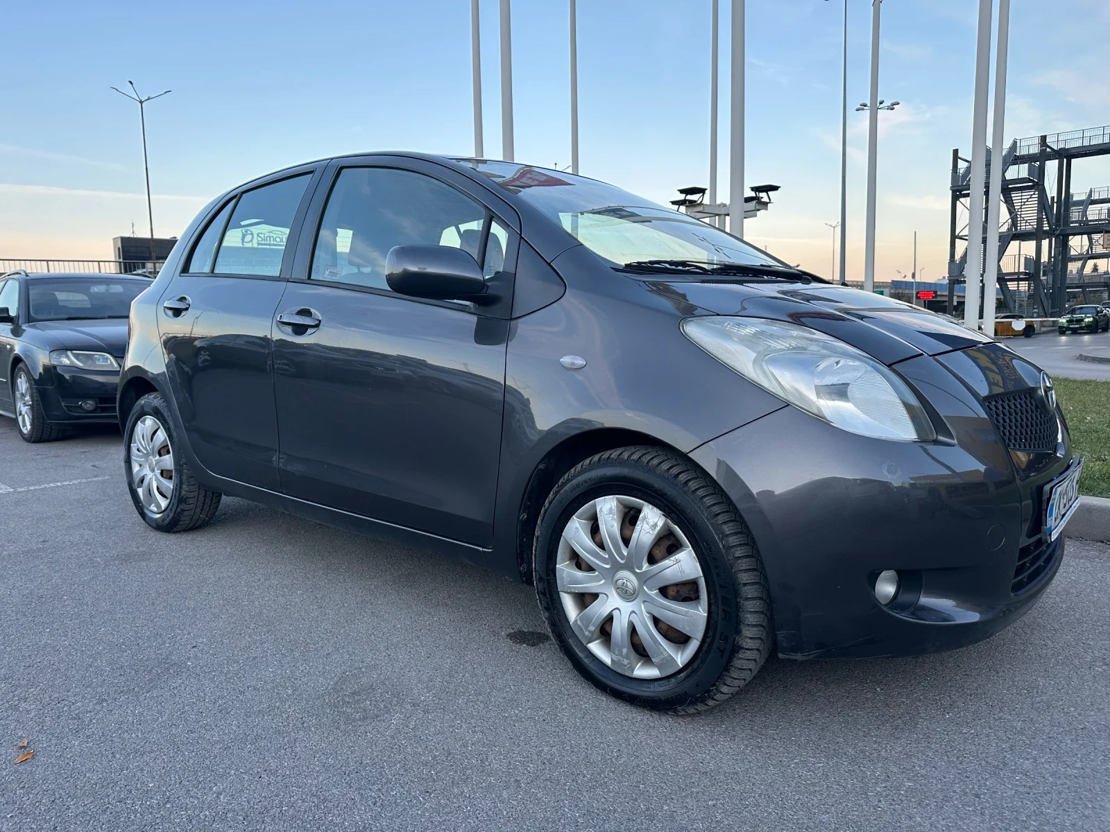 Toyota Yaris Автоматик 1.3 бензин - изображение 7