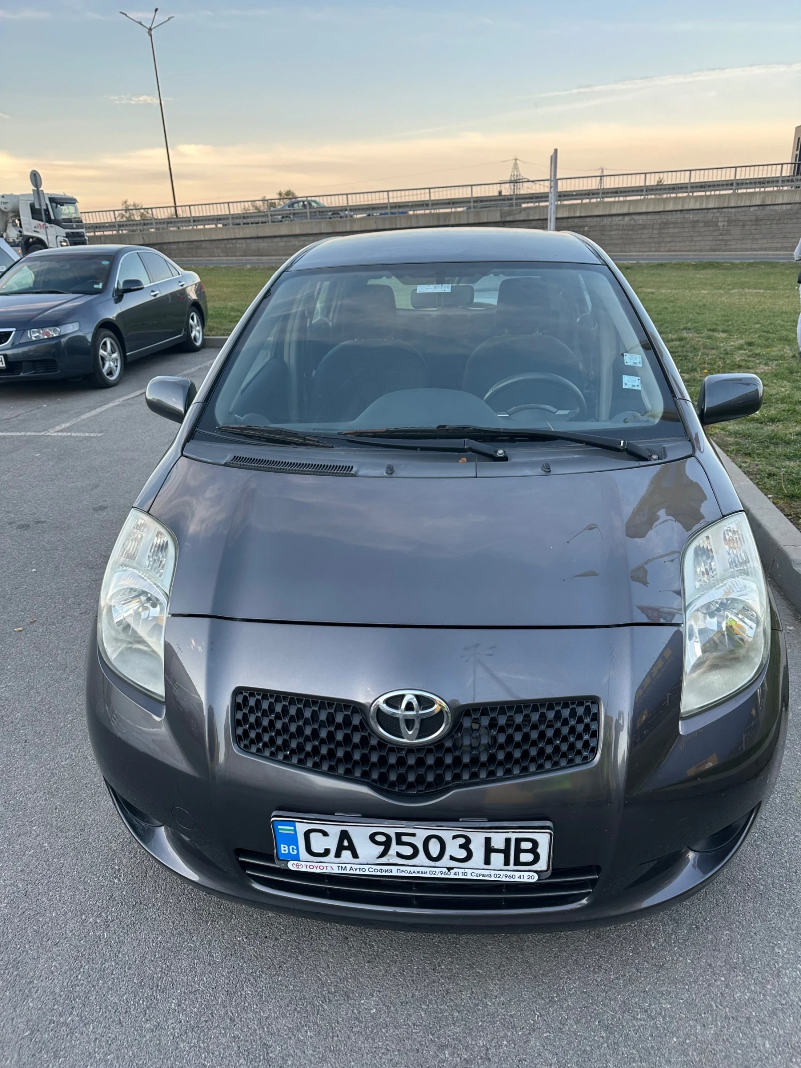 Toyota Yaris Автоматик 1.3 бензин - изображение 2