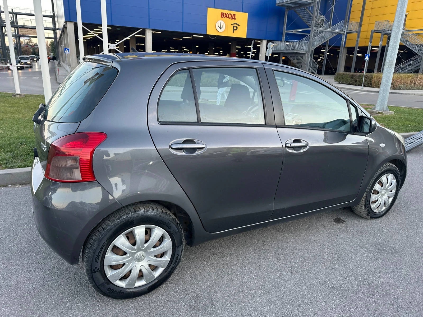 Toyota Yaris Автоматик 1.3 бензин - изображение 5