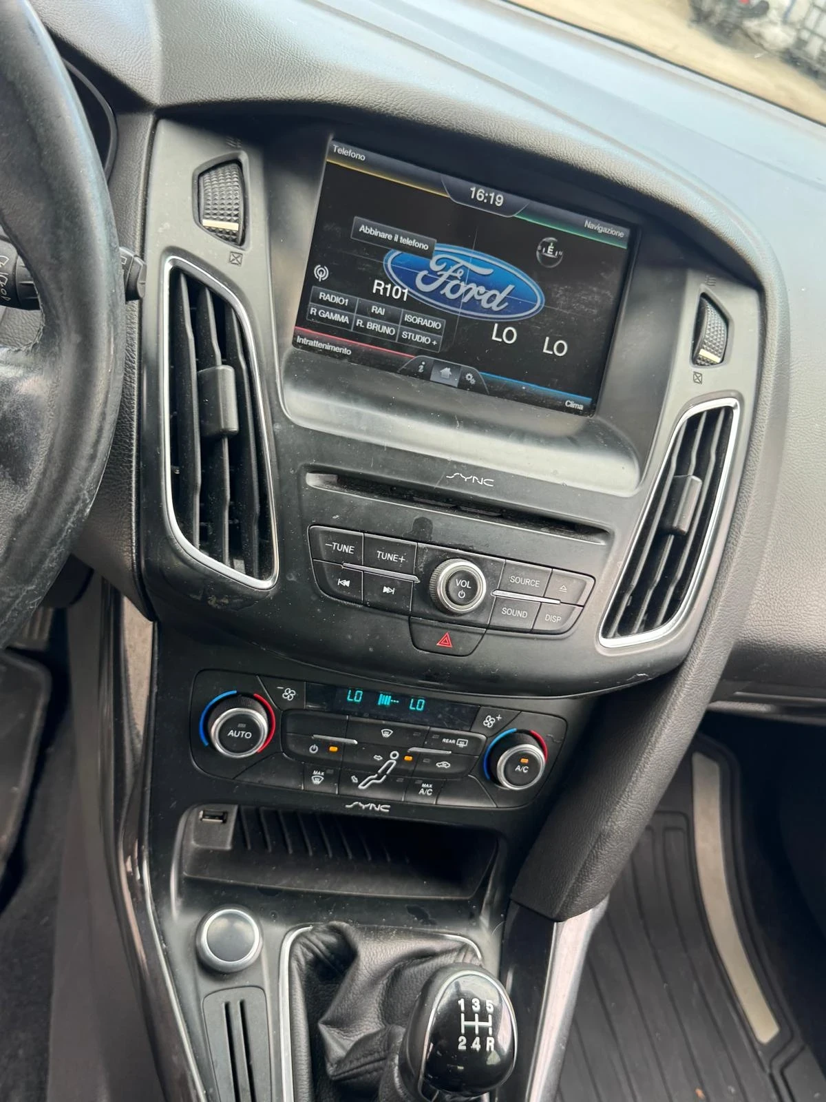 Ford Focus 1.6i LPG 120hp* LED* NAVI* КАМЕРА* KEYLESS* 9.2015 - изображение 6