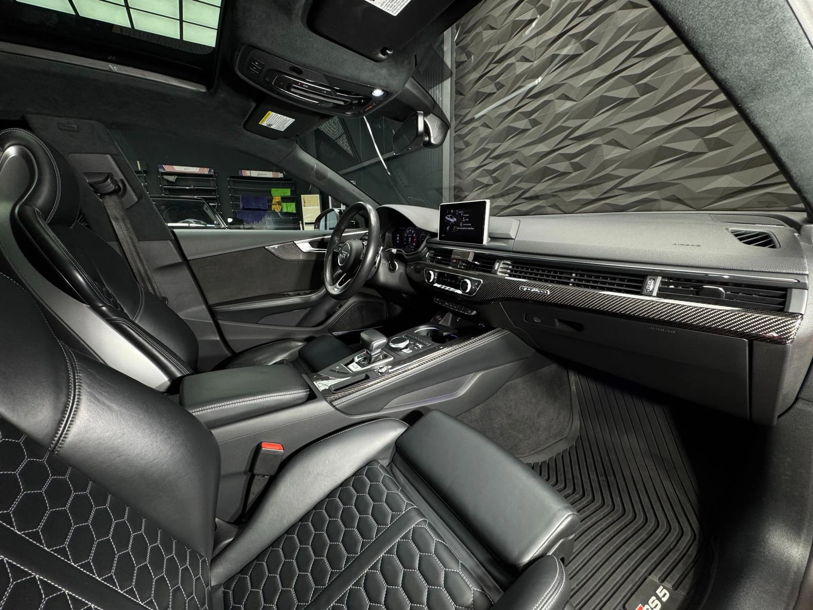 Audi Rs5 Quattro B&O* Подгрев* 360* Carbon - изображение 10
