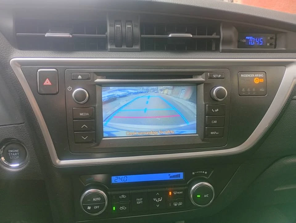 Toyota Auris, снимка 11 - Автомобили и джипове - 53685234