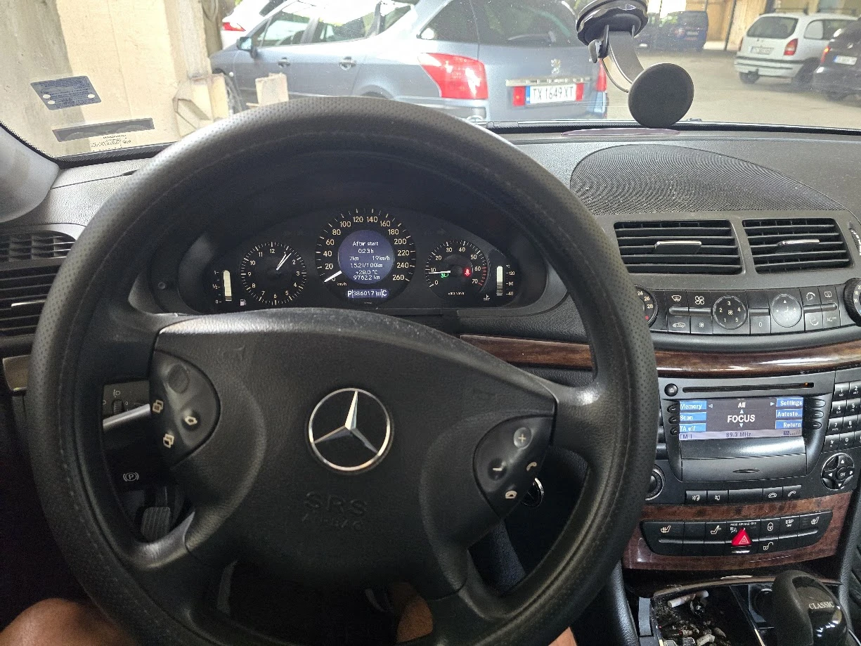 Mercedes-Benz E 320, снимка 7 - Автомобили и джипове - 53969715