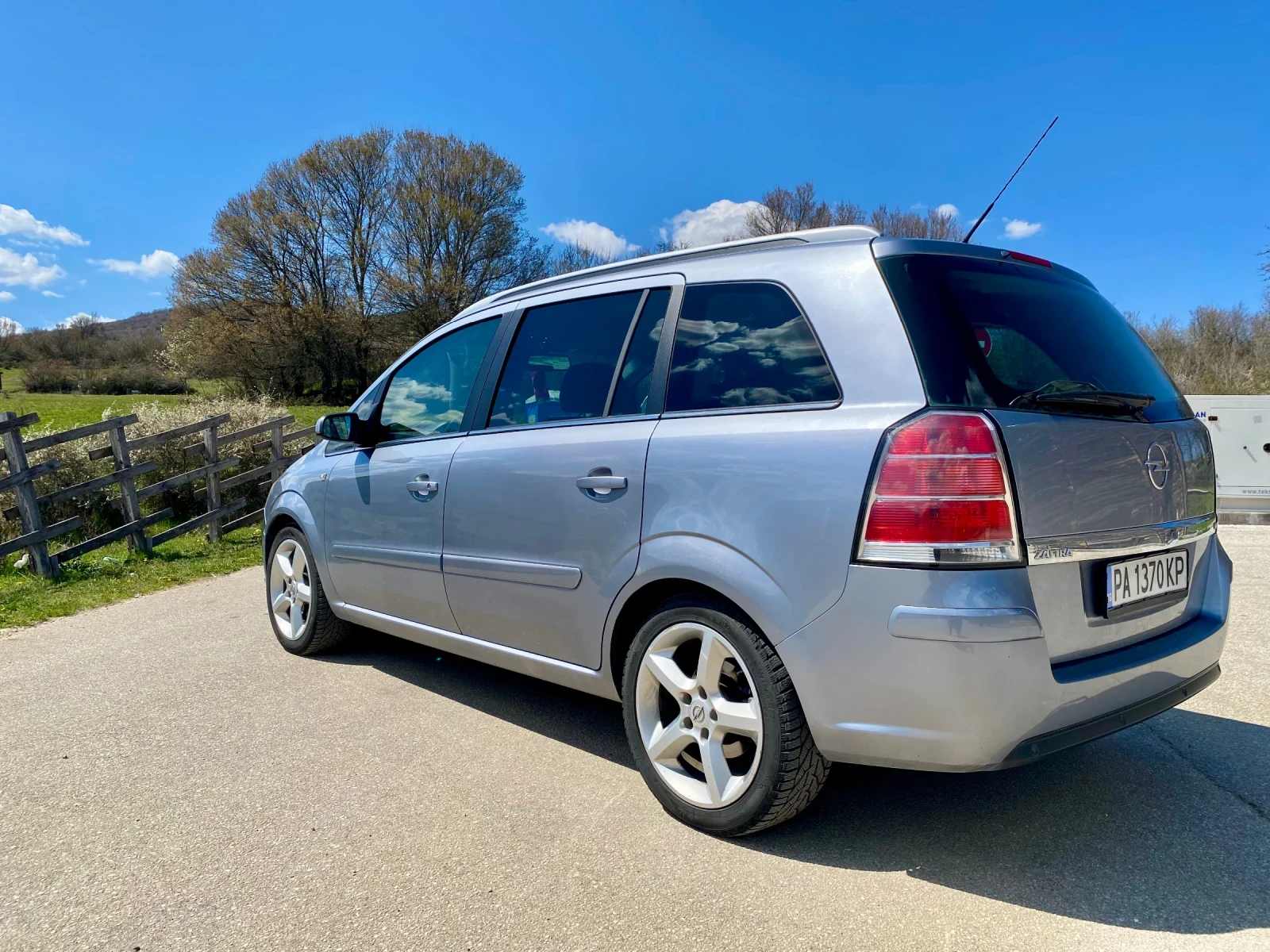 Opel Zafira Бензин газ, снимка 3 - Автомобили и джипове - 54284131