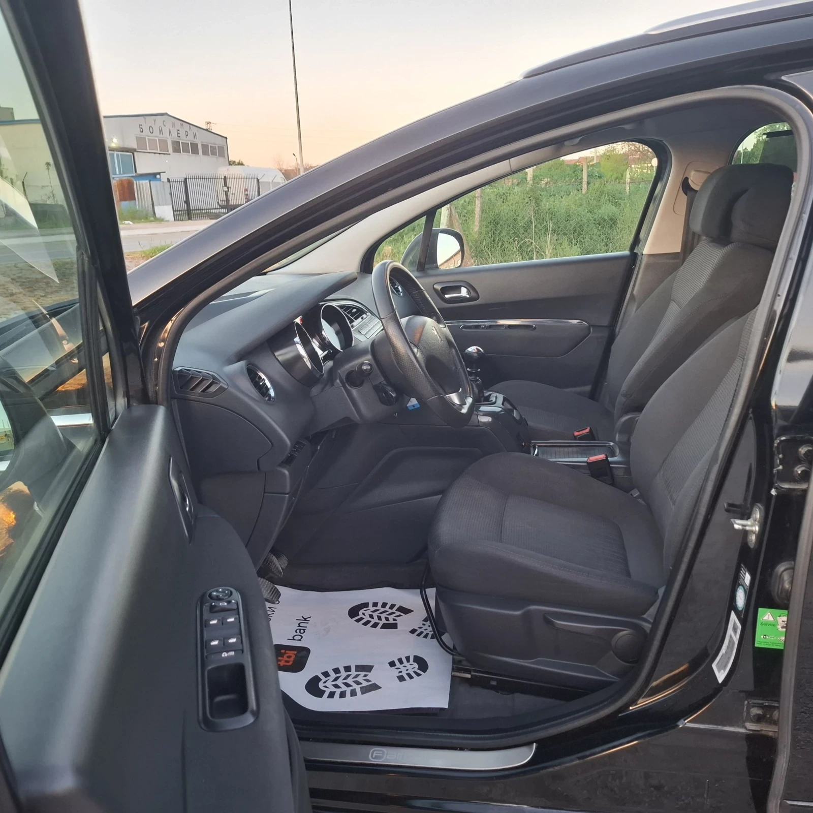 Peugeot 5008 1.6 E-HDI FAMILY, снимка 7 - Автомобили и джипове - 54348352