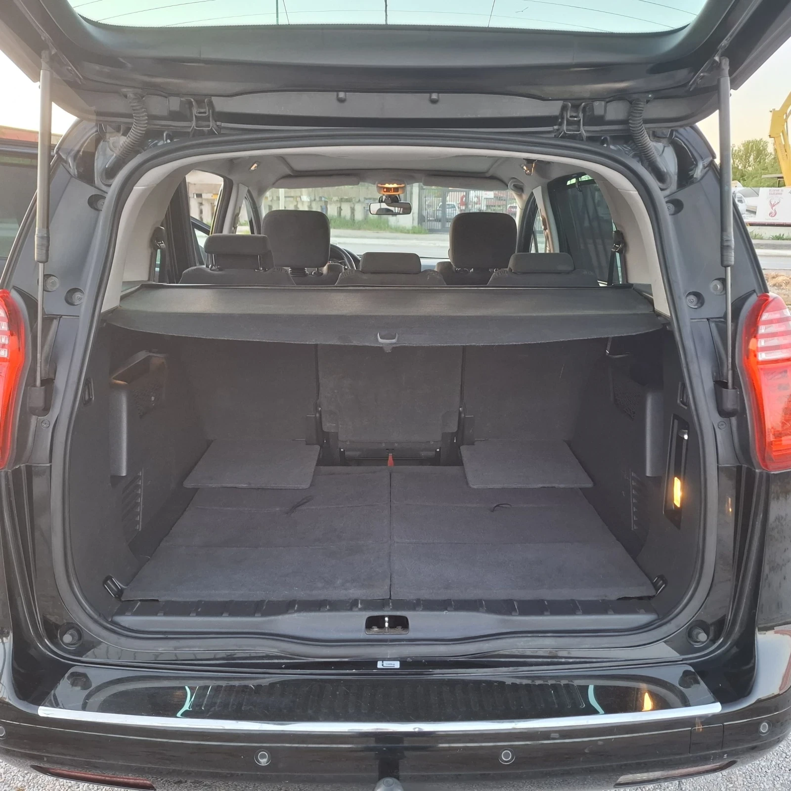 Peugeot 5008 1.6 E-HDI FAMILY, снимка 9 - Автомобили и джипове - 54348352